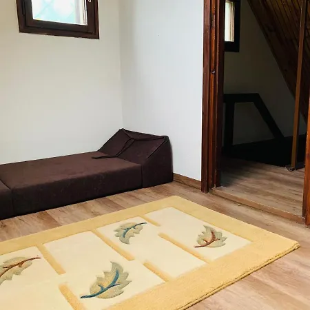 Velencei Vadregenyes Vendeghaz 韦伦采