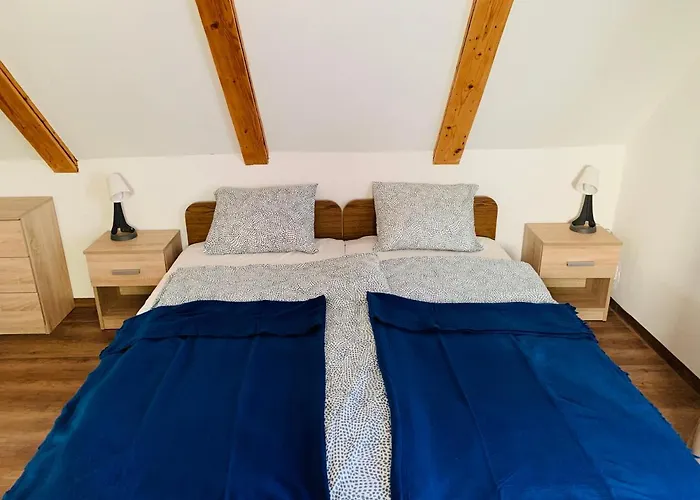 Velencei Vadregenyes Vendeghaz בית נופש