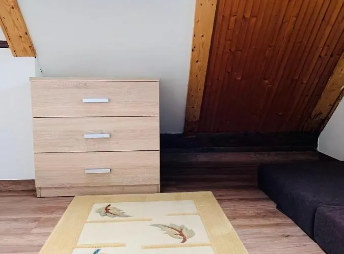 בית נופש Velencei Vadregenyes Vendeghaz ולנצה