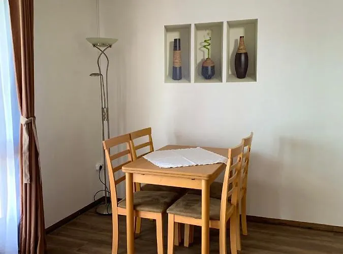 בית נופש Velencei Vadregenyes Vendeghaz *