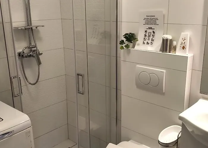 Velencei Vadregenyes Vendeghaz * ולנצה